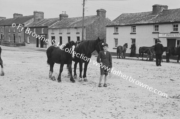 FAIR SCENE  HORSES OUTSIDE MC NAMARAS HOTEL